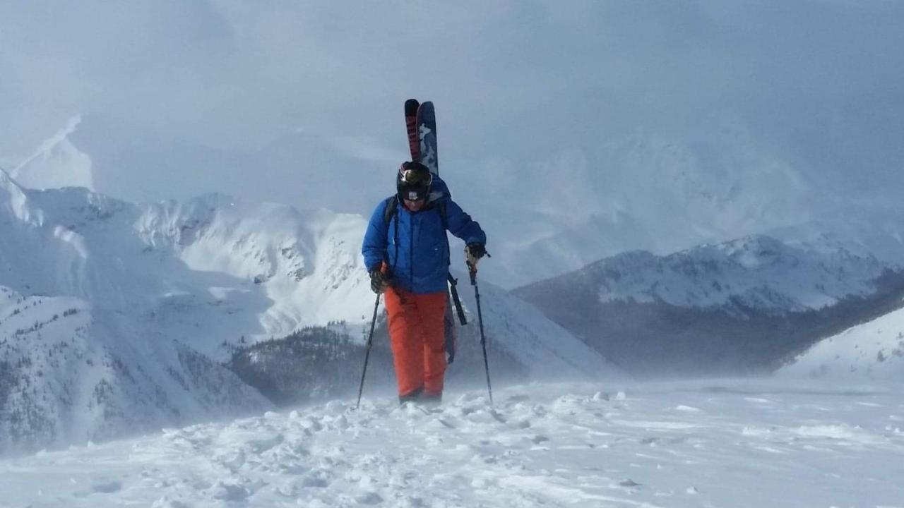 Vagabond Lodge At Kicking Horse Golden Extérieur photo