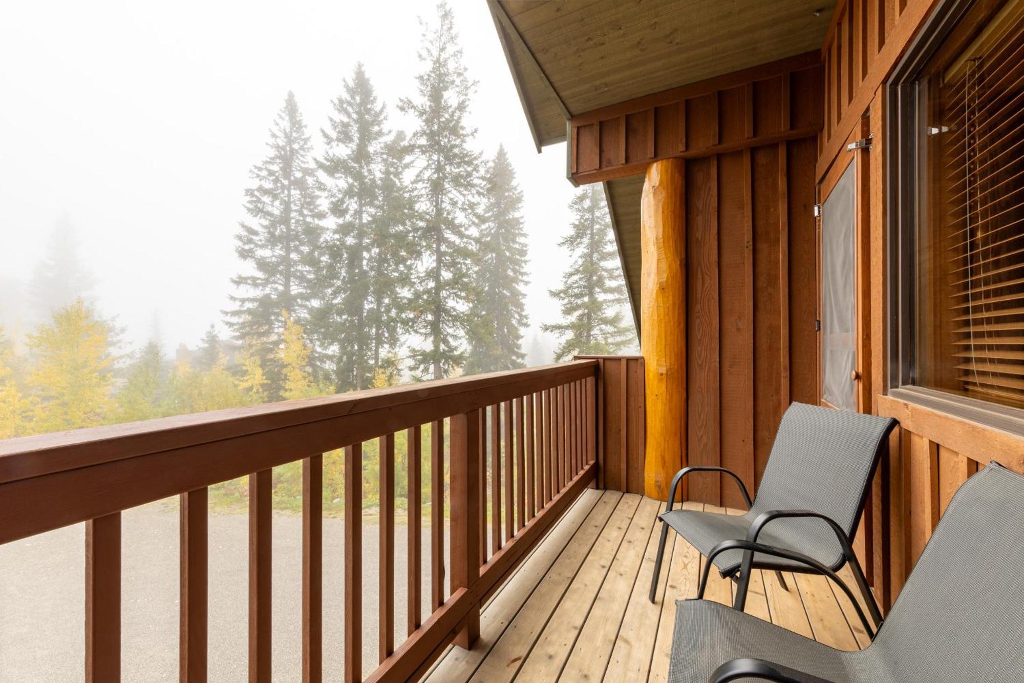 Vagabond Lodge At Kicking Horse Golden Extérieur photo