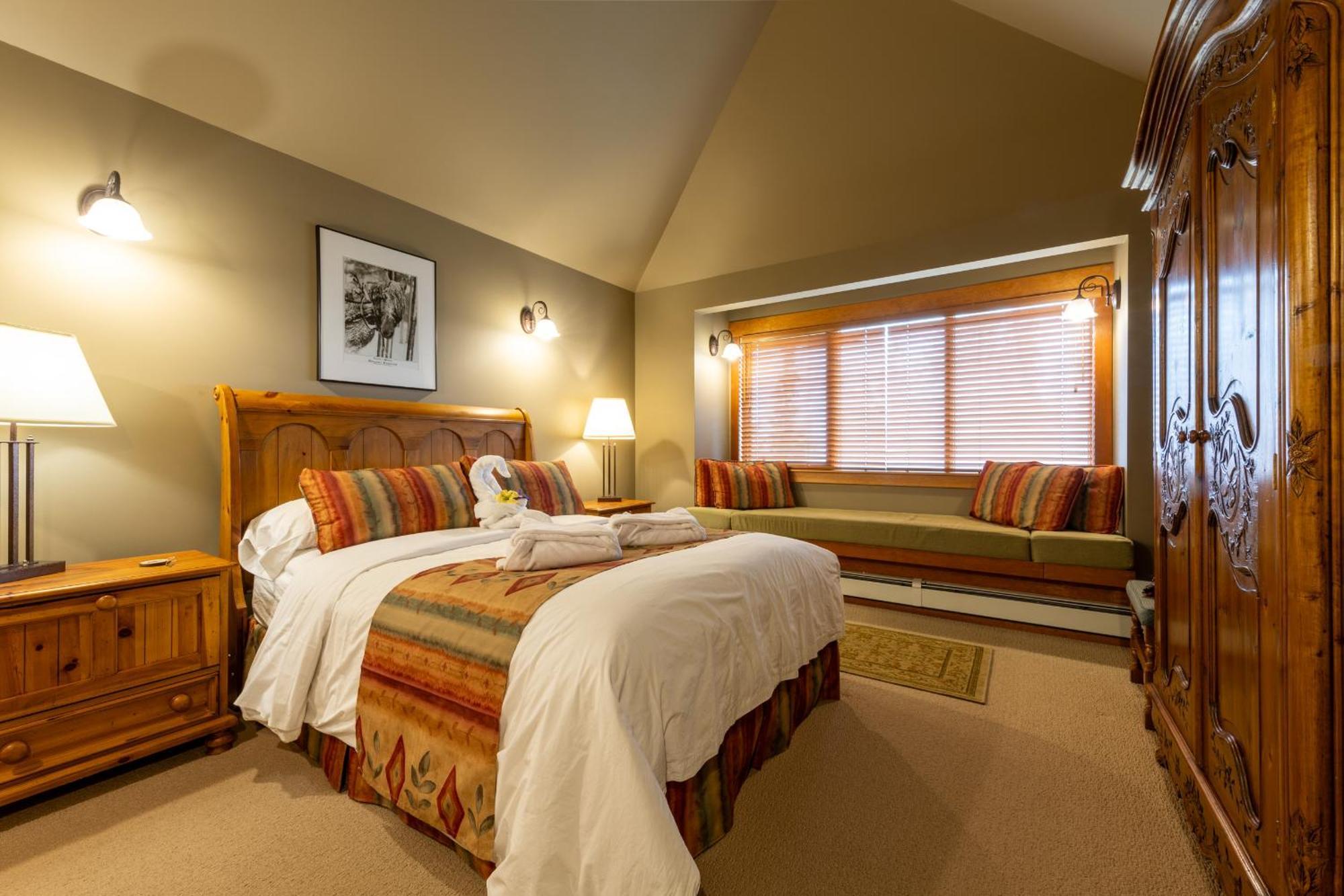 Vagabond Lodge At Kicking Horse Golden Extérieur photo