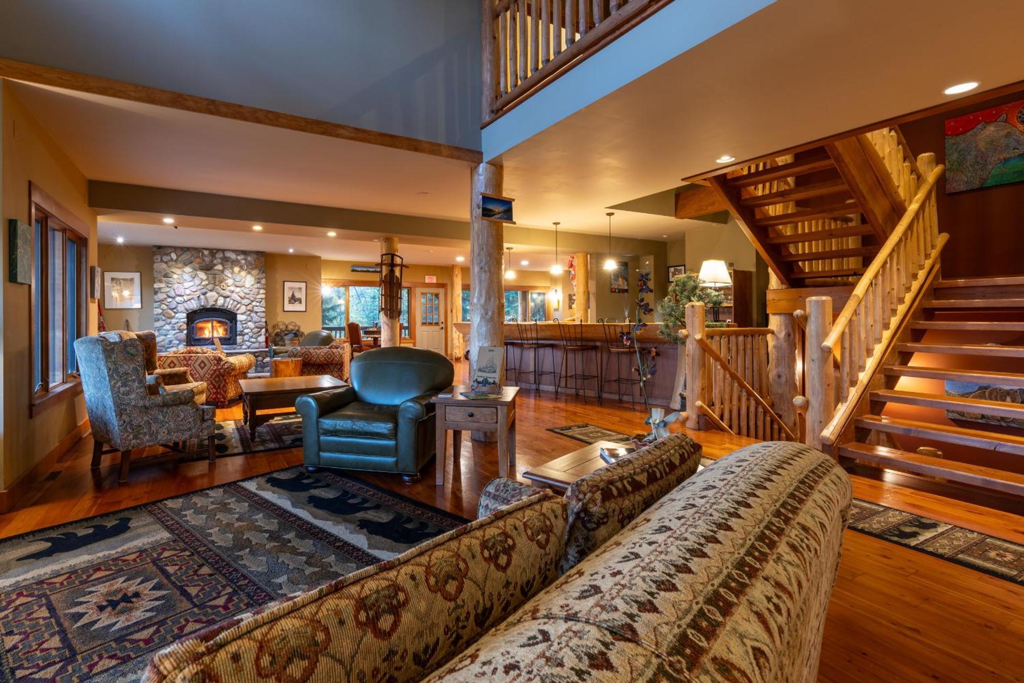 Vagabond Lodge At Kicking Horse Golden Extérieur photo