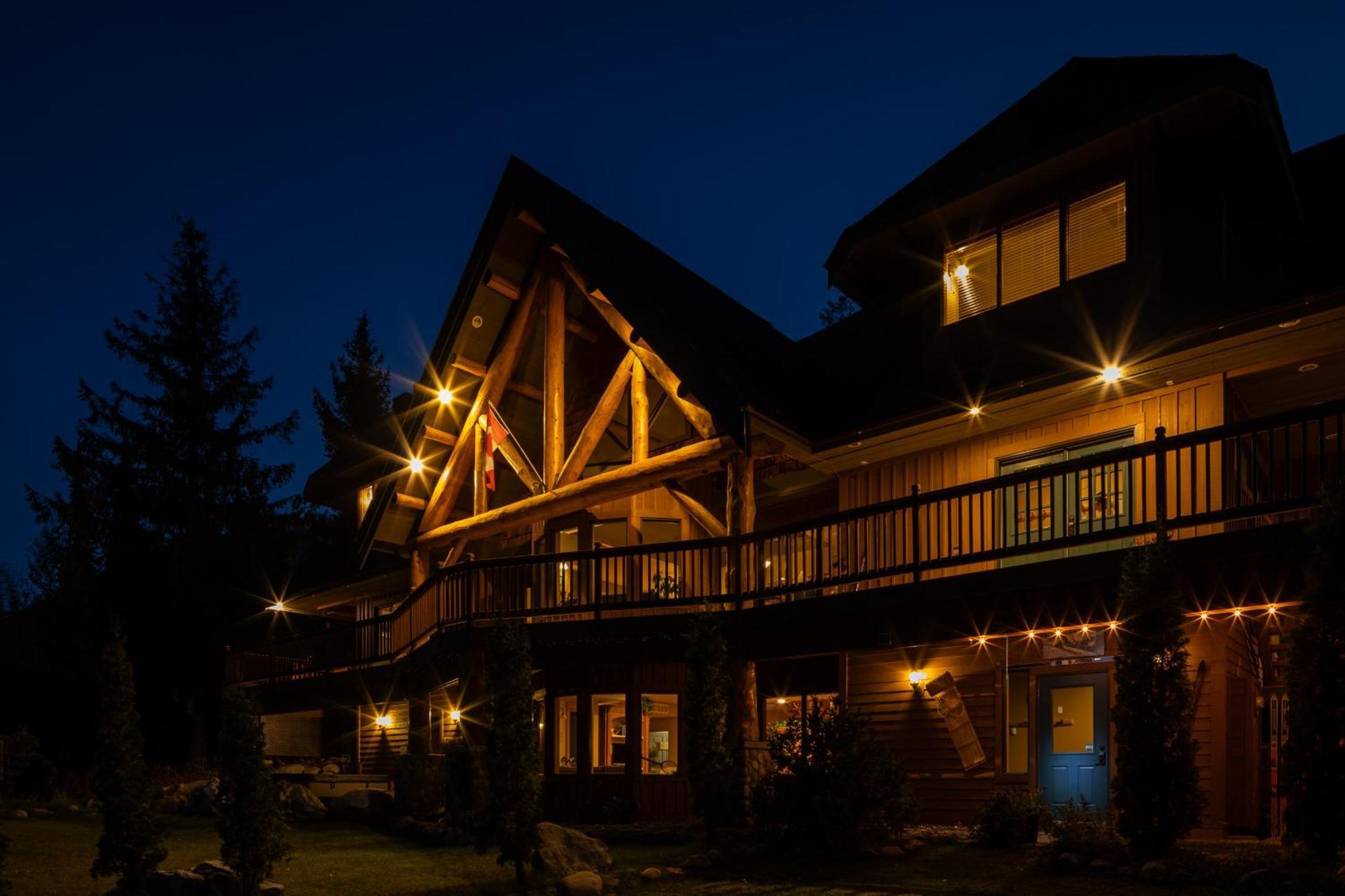 Vagabond Lodge At Kicking Horse Golden Extérieur photo