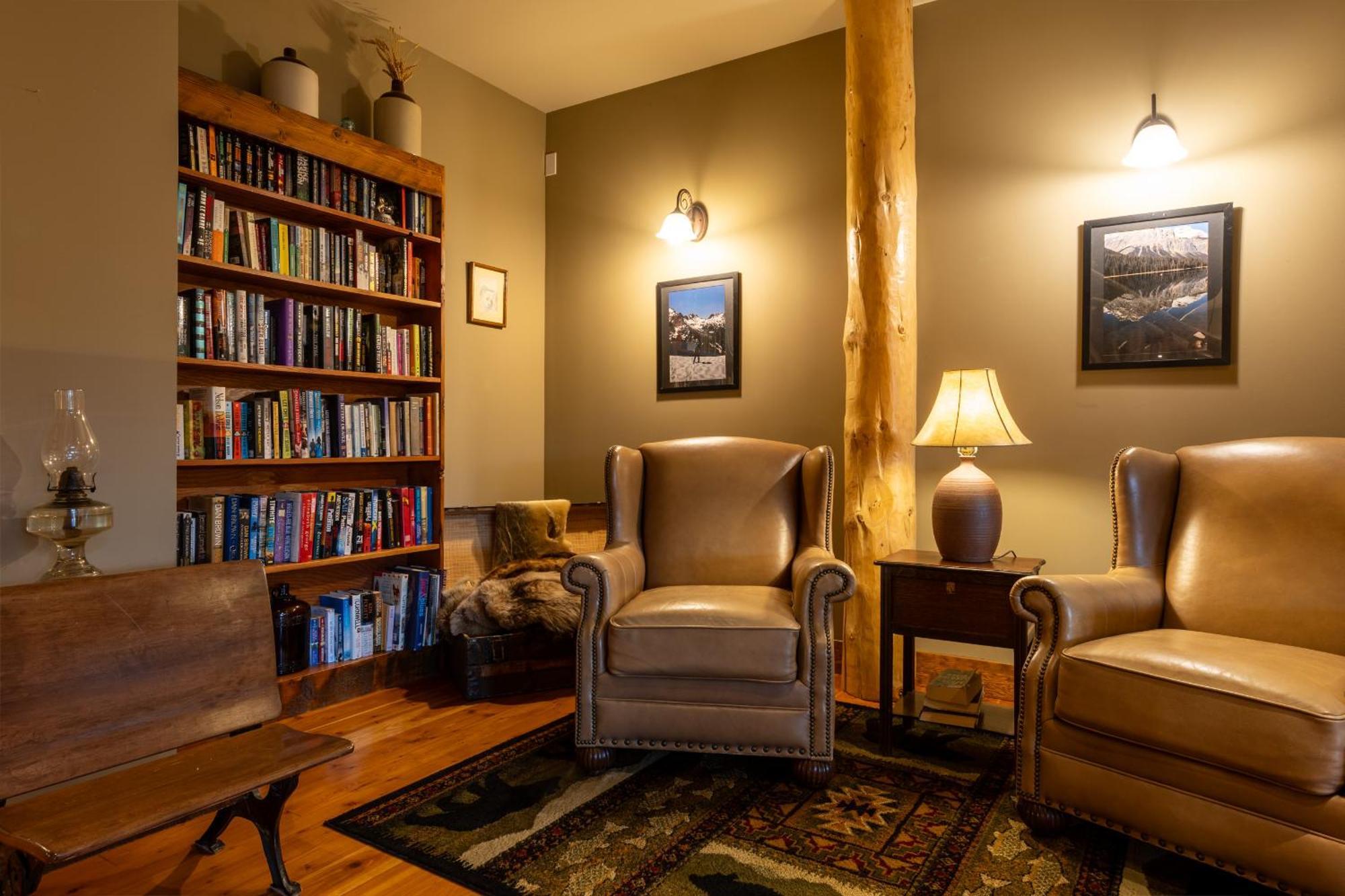 Vagabond Lodge At Kicking Horse Golden Extérieur photo
