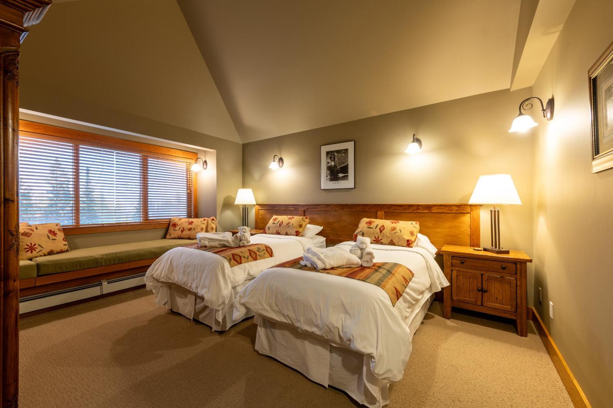Vagabond Lodge At Kicking Horse Golden Extérieur photo