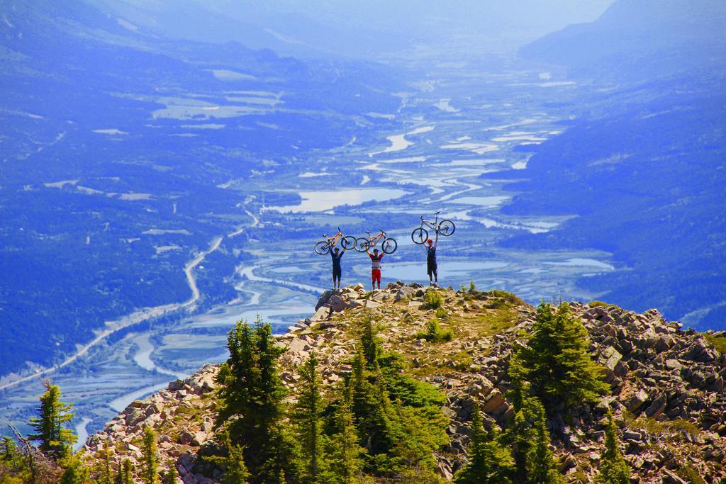 Vagabond Lodge At Kicking Horse Golden Extérieur photo