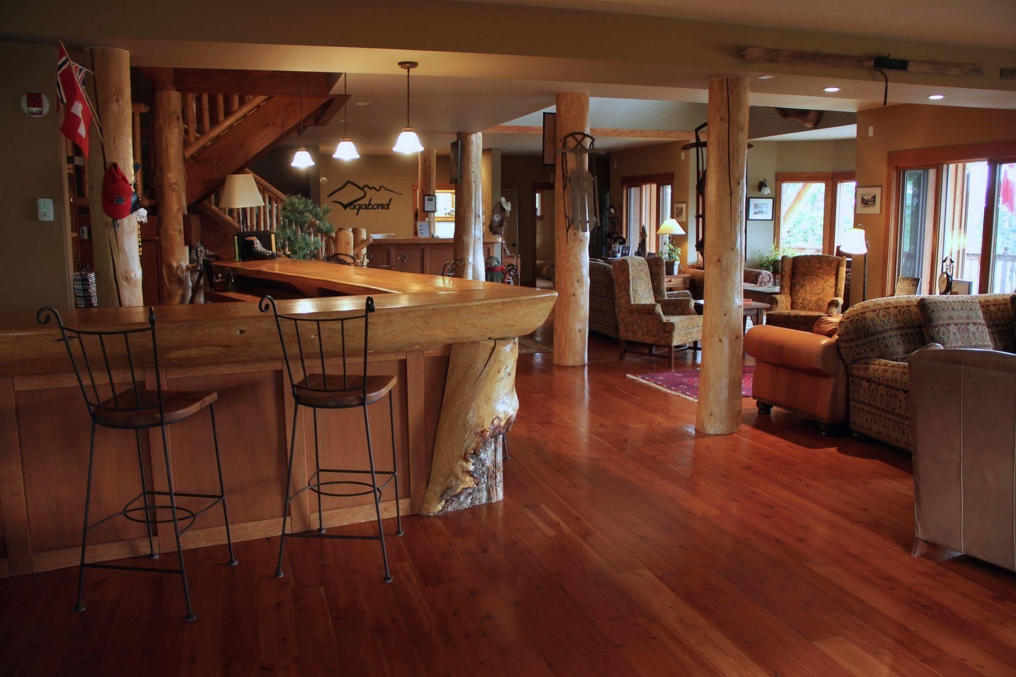 Vagabond Lodge At Kicking Horse Golden Extérieur photo