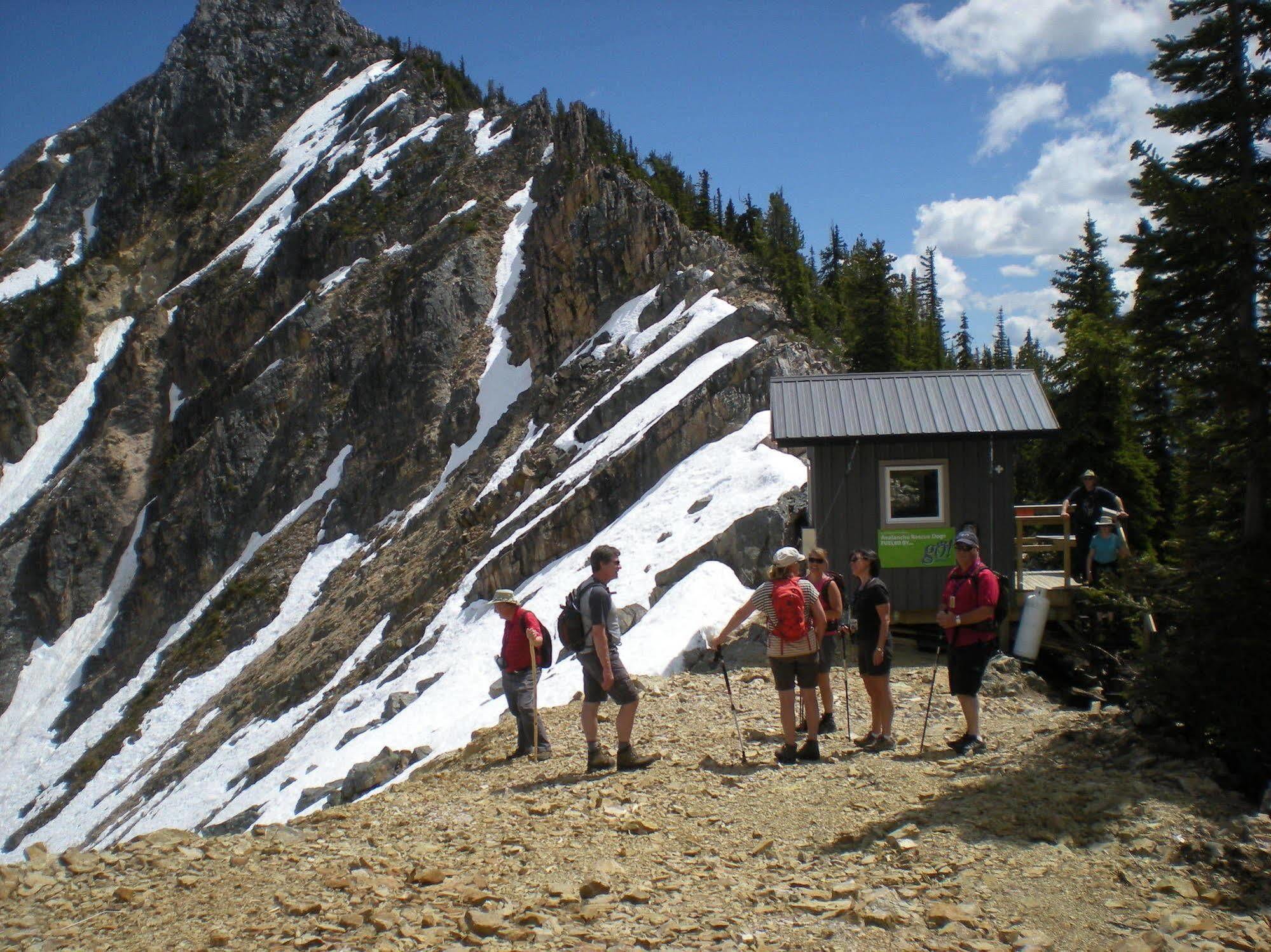 Vagabond Lodge At Kicking Horse Golden Extérieur photo