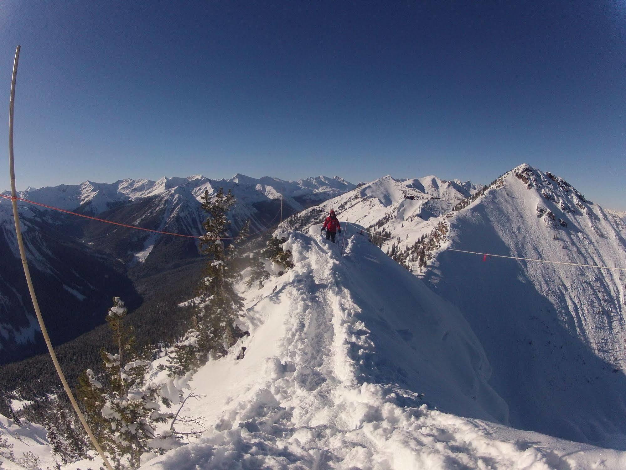 Vagabond Lodge At Kicking Horse Golden Extérieur photo