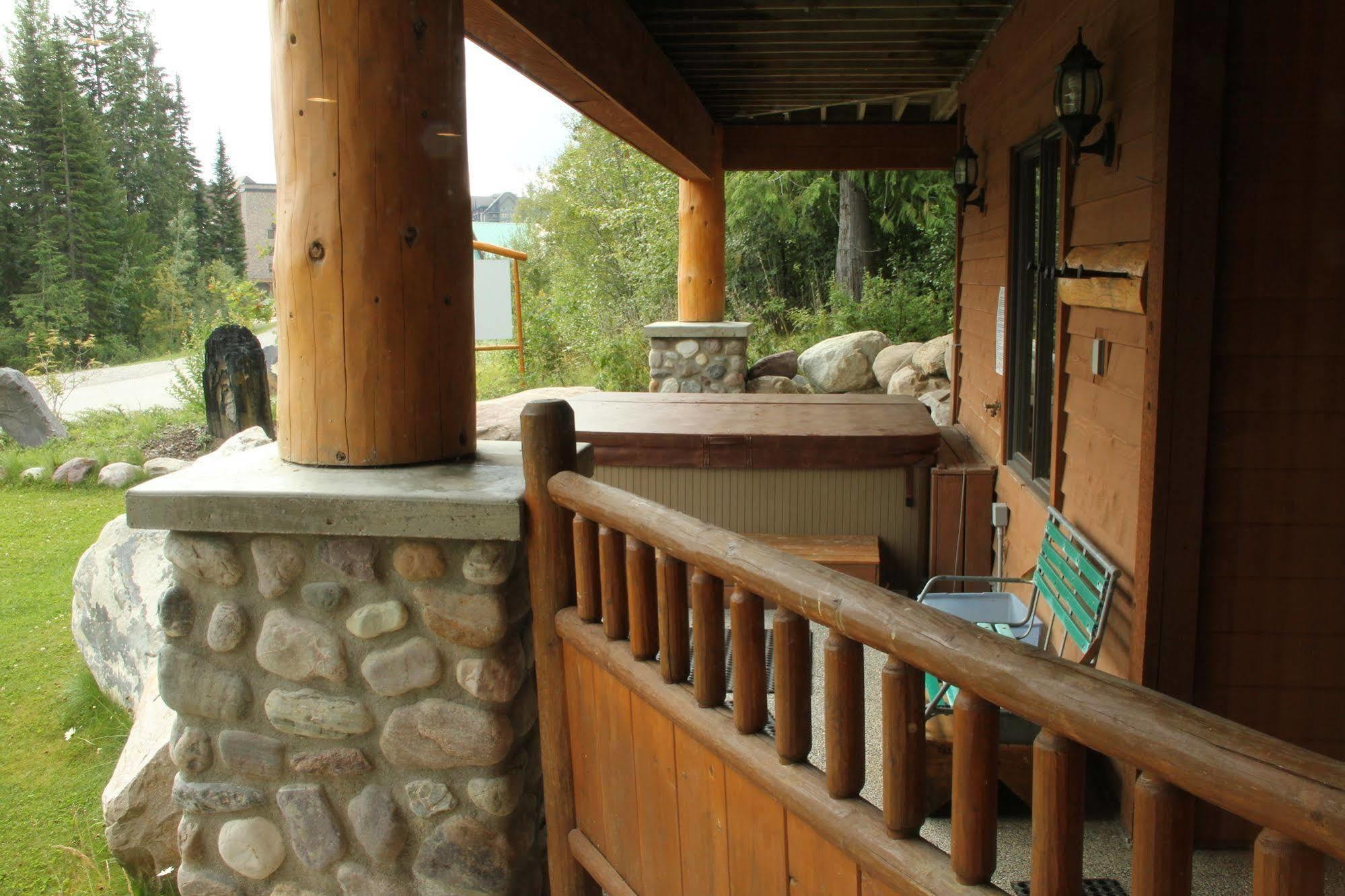 Vagabond Lodge At Kicking Horse Golden Extérieur photo