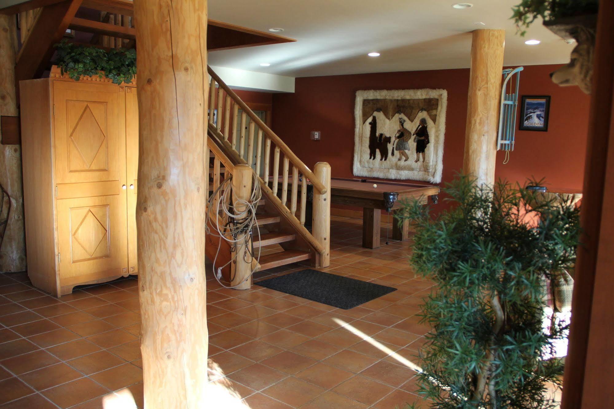 Vagabond Lodge At Kicking Horse Golden Extérieur photo